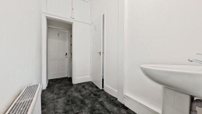 2 bed Terraced to rent Image 6