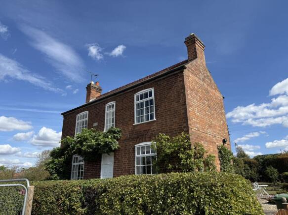 Ivy Cottage, Cooks Lane, Wigston, Leicestershire photo 4