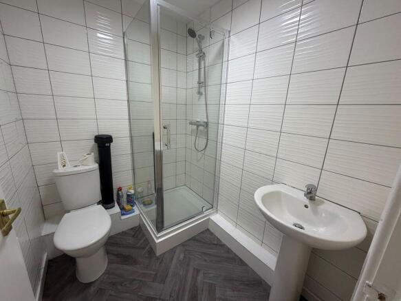 2 bed Apartment to rent Image 4