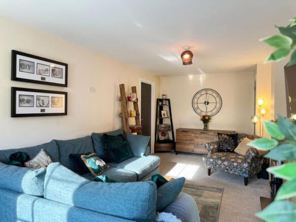 4 bed Detached for sale Image 9