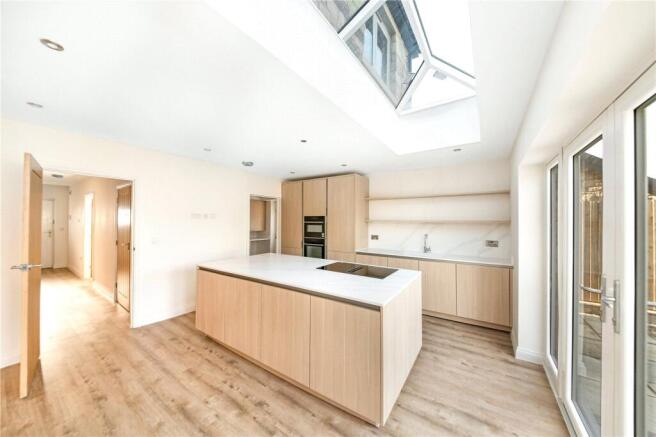 4 bed Detached for sale Image 6