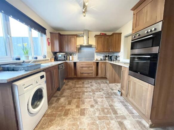 KITCHEN 3.jpeg