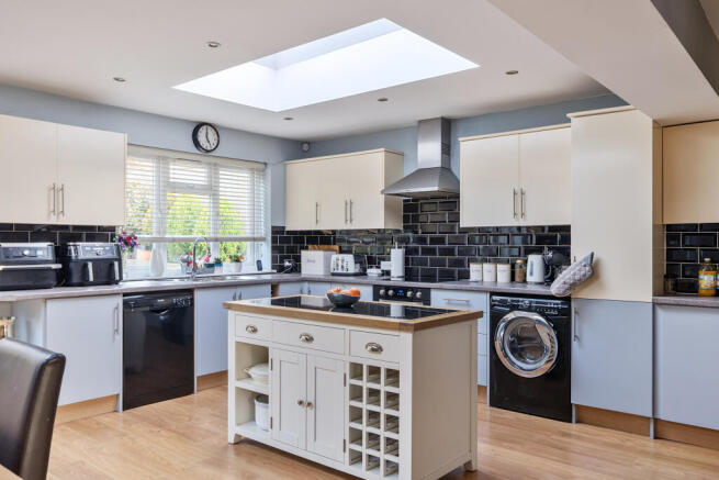 1354915-10-68dd6453c1e5e