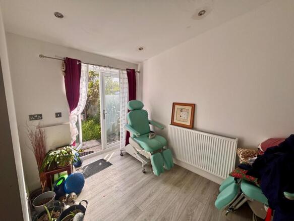4 bed Semi-Detached for sale Image 5