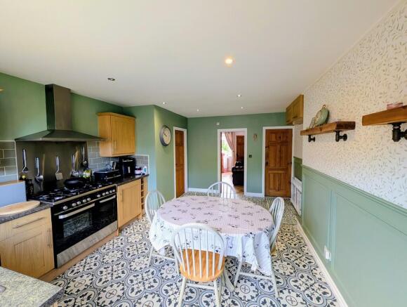 3 bed Town House for sale Image 7