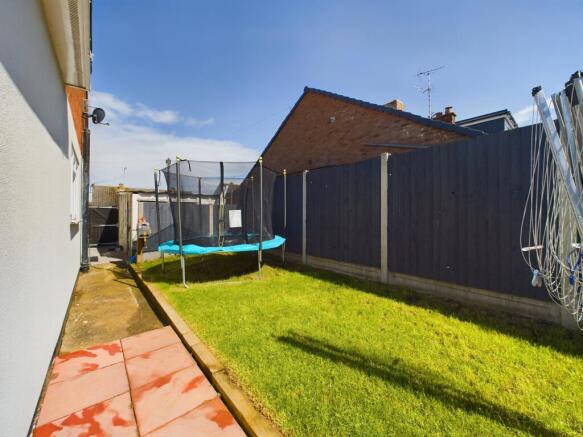 side garden to garage