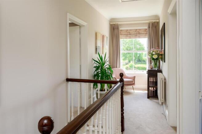 5 bed House for sale Image 12