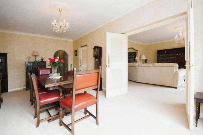 3 bed Flat for sale Image 8