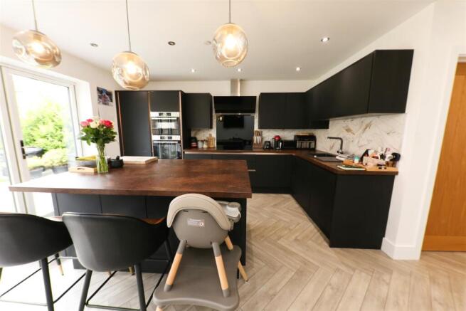 ISLAND KITCHEN