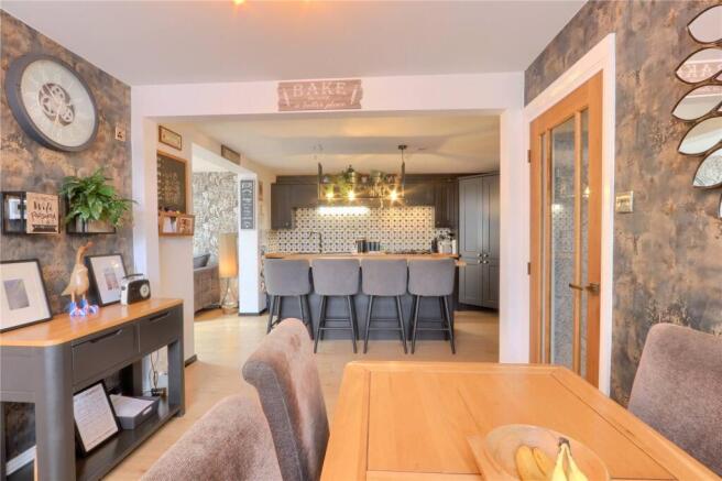 3 bed Semi-Detached for sale Image 10