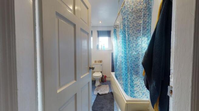 4 bed Terraced to rent Image 5