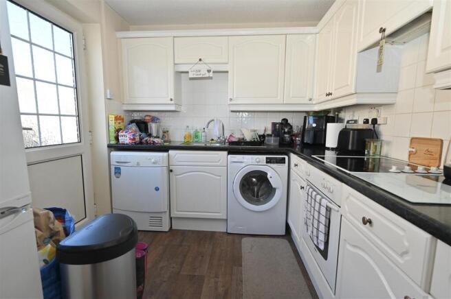 2 bed Semi-Detached Bungalow for sale Image 8
