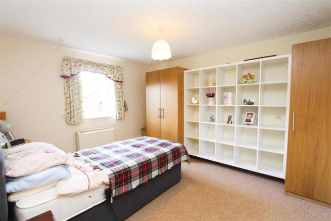 BEDROOM 1.jpg