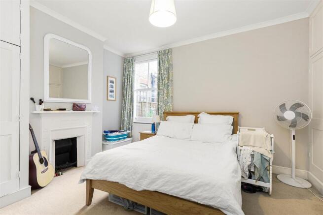 bedroom1.jpg