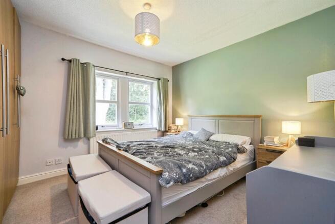 2 bed Flat for sale Image 7