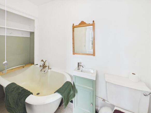 3 bed Terraced for sale Image 11