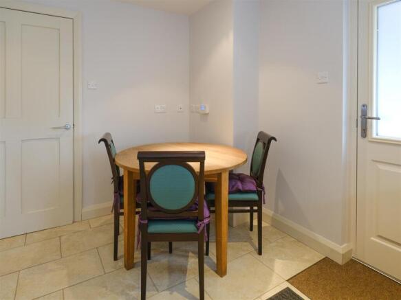 4 bed Detached for sale Image 11
