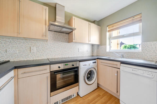 2 bed Flat for sale Image 4