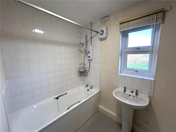 4 bed Detached to rent Image 7