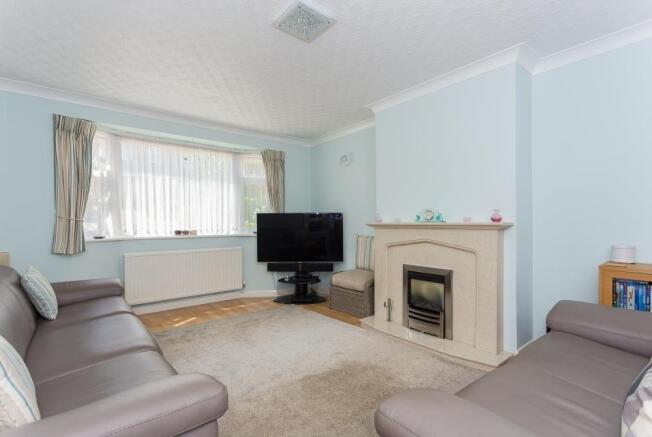 8 Chapmans Crescent-4 - 800px.jpg