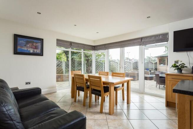 6 bed Detached for sale Image 7
