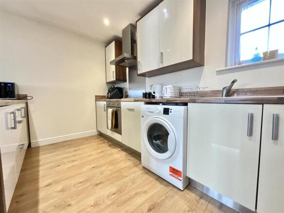 Kitchen / Lounge