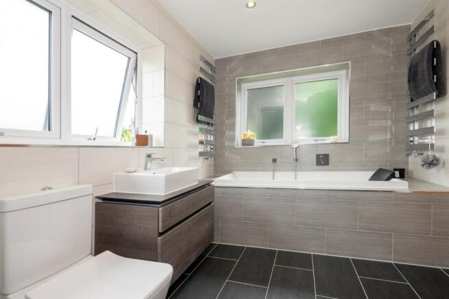 En-Suite Bathroom