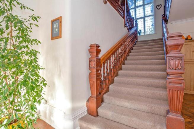 Communal Entrance Hall 2.jpg