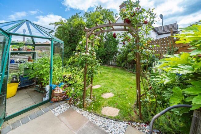 SIDE GARDEN