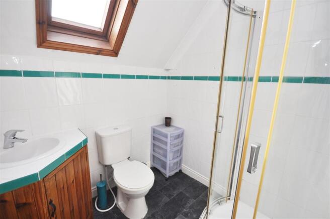 1ST FLOOR SHOWER ROOM