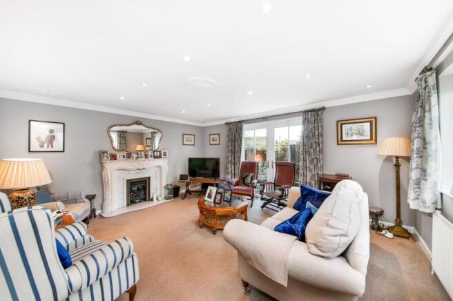 5 bed Detached for sale Image 8