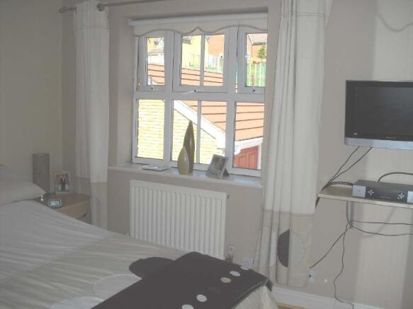 BEDROOM 2