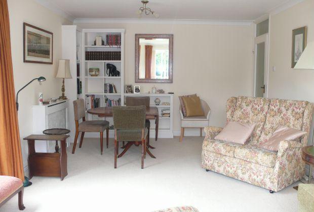 SITTING/DINING ROOM