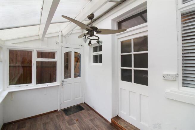 2 bed End of Terrace to rent Image 5