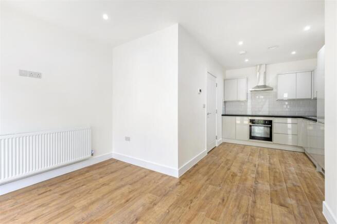 114534_Flat 5 8 Coulsdon Road (7).jpg