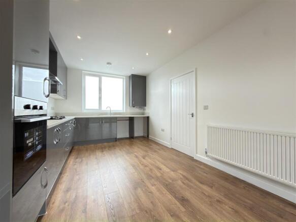 OPEN PLAN KITCHEN, DINING ROOM & LOUNGE