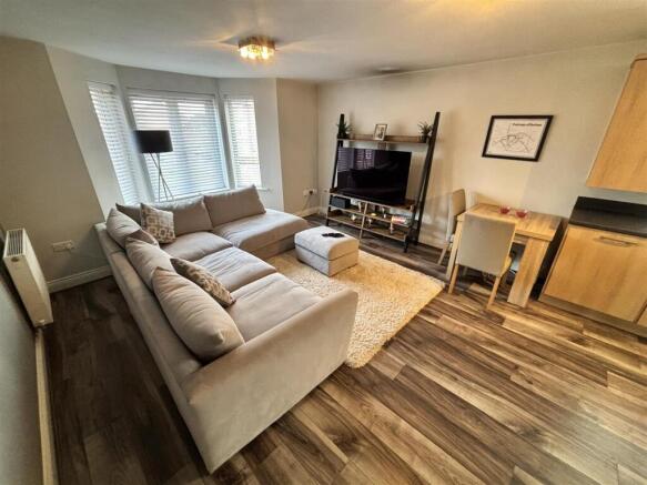 Open Plan Living Room & Kitchen