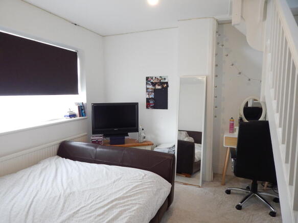Bed1a.JPG