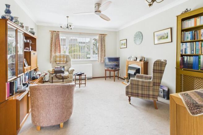 CAM02519G0-PR0350-STILL007