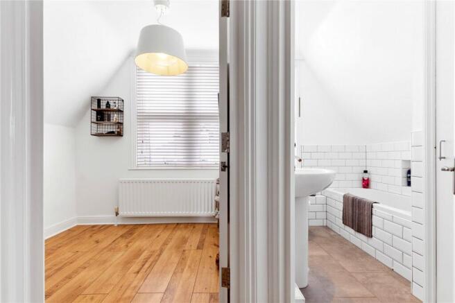 Bedroom/Bathroom