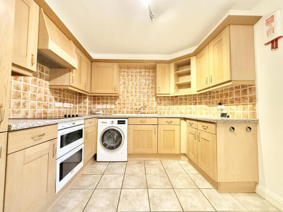 Flat 16, The Atrium, Whincroft Close, Ferndown, Dorset photo 4