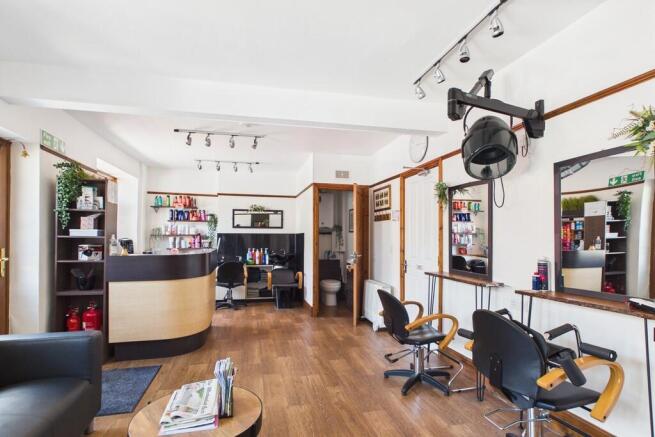 Salon Area