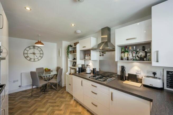 3 bed Semi-Detached for sale Image 6