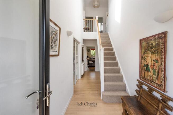 4 Culver Drive, Oxted, RH8 9HP 002.jpg