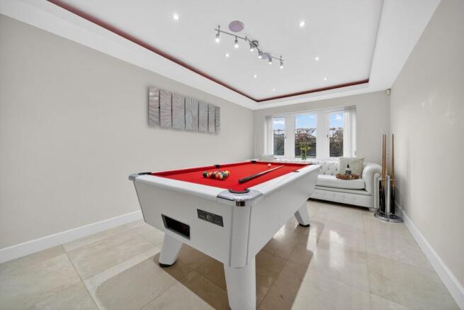 5 bed Detached for sale Image 11