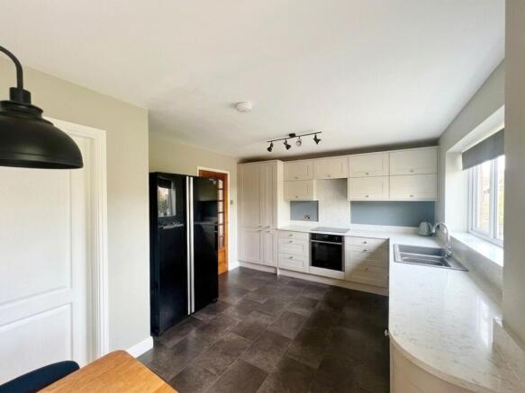 4 bed Detached for sale Image 5
