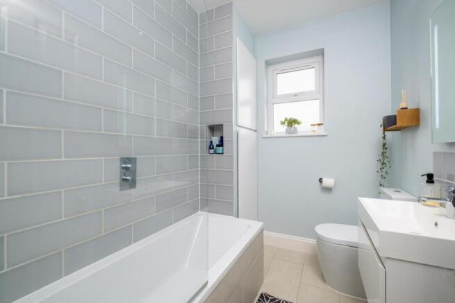 TEERTSYREMOGTNOM02 - Bathroom B.jpg