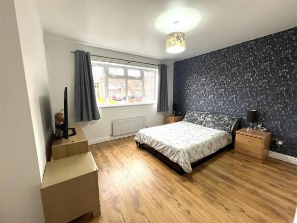 THORN CLOSE BED.jpeg