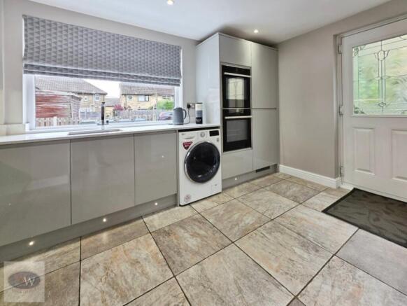 3 bed Semi-Detached for sale Image 6