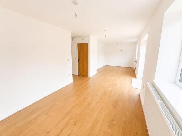 4 bed Detached for sale Image 6